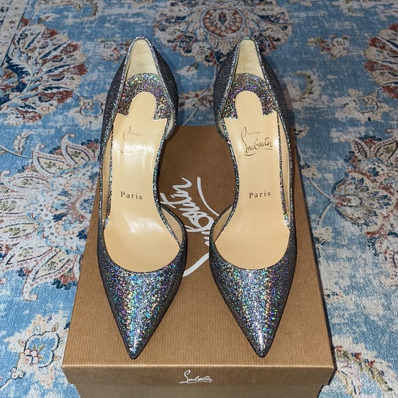 Christian Louboutin Shoes - BRAND NEW!! Christian Louboutin Heels Size 37.5 ♥️